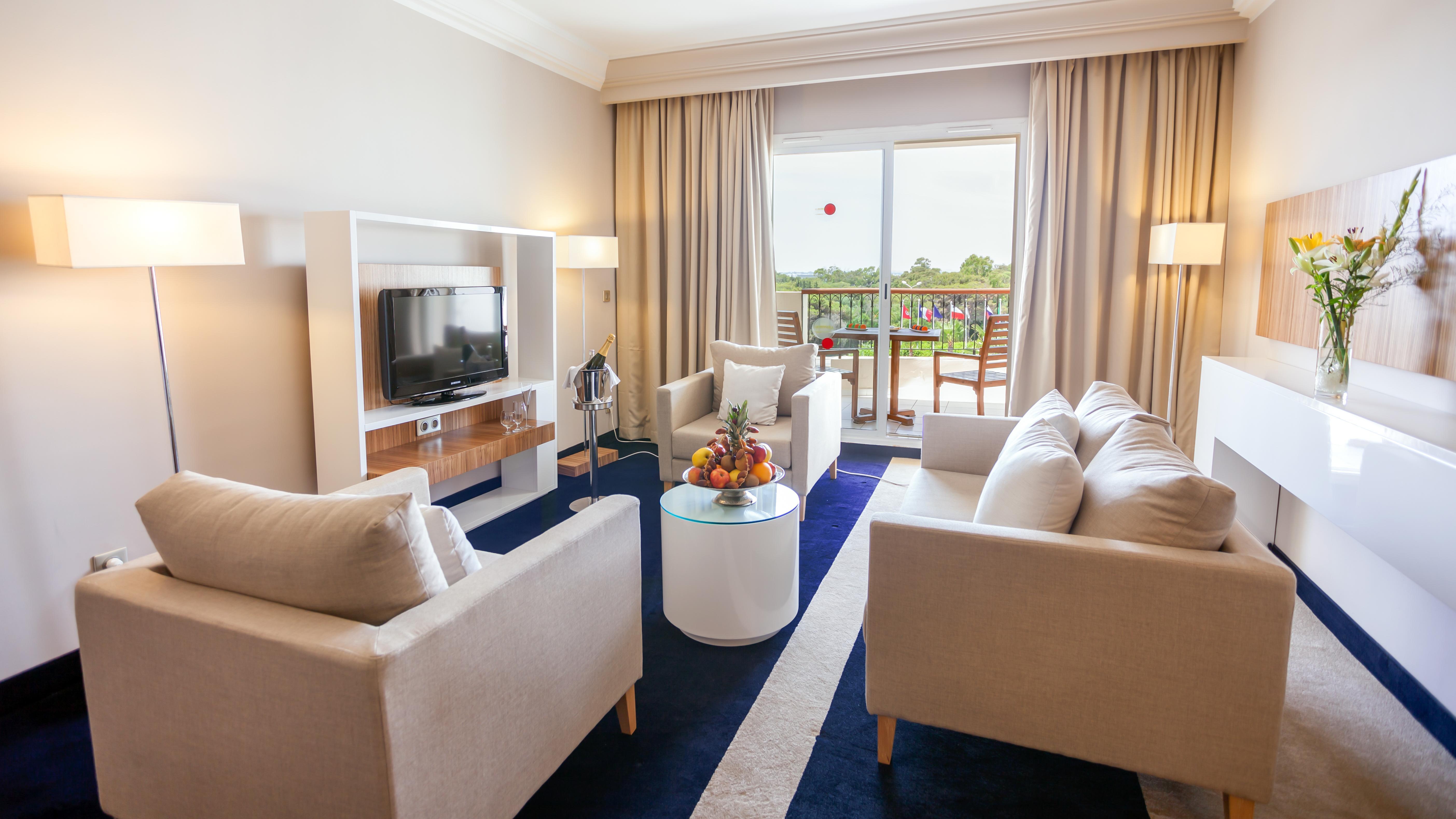 El Mouradi Gammarth Hotel Exterior foto A living room in a hotel suite