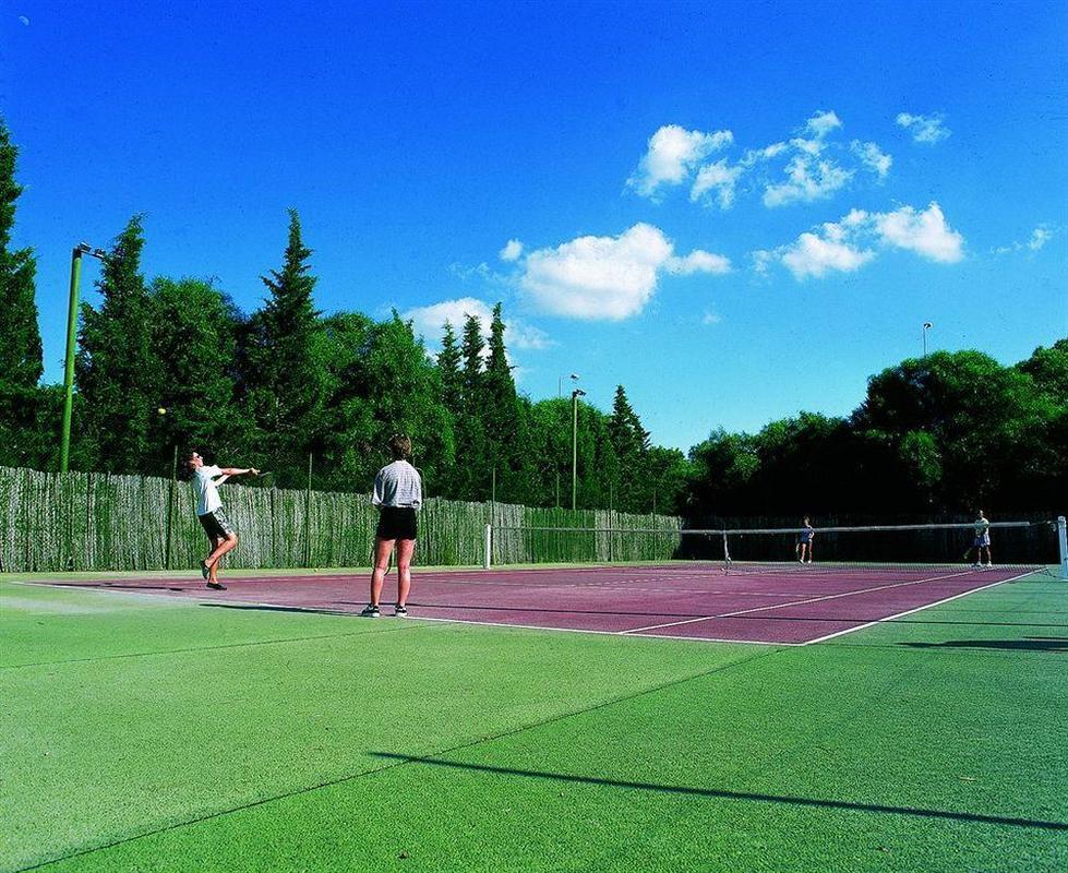 El Mouradi Gammarth Hotel Exterior foto Tennis at the University of Roehampton