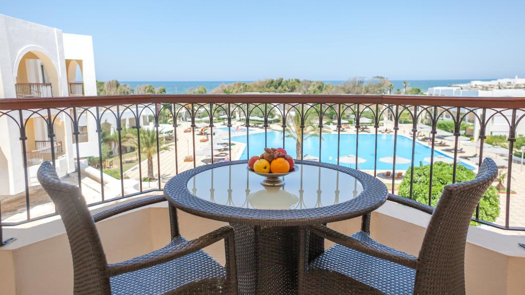 El Mouradi Gammarth Hotel Exterior foto A balcony at a hotel