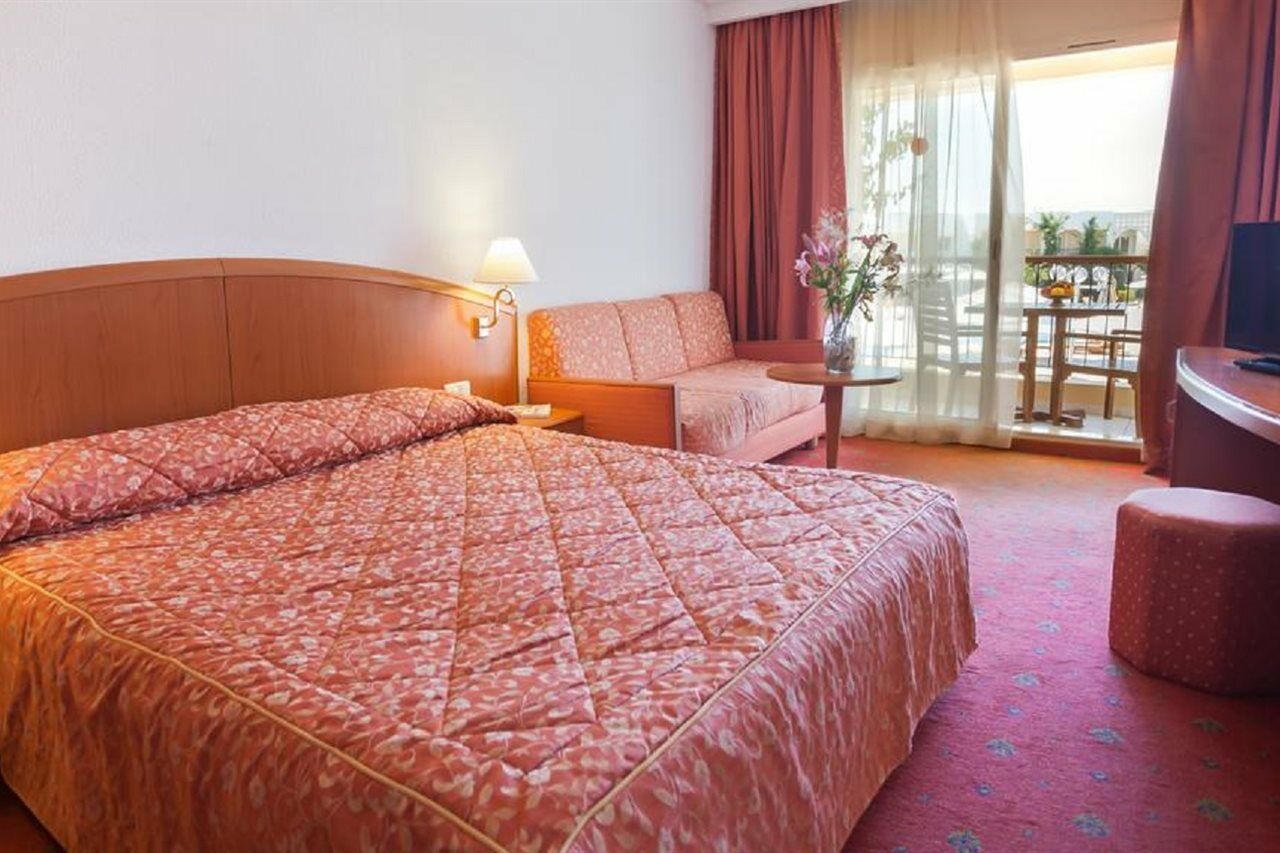 El Mouradi Gammarth Hotel Exterior foto A typical hotel room
